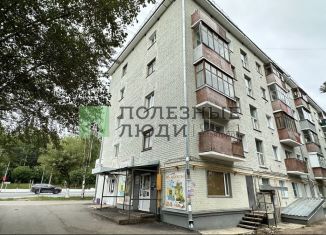 Трехкомнатная квартира на продажу, 55 м2, Киров, Октябрьский проспект, 108