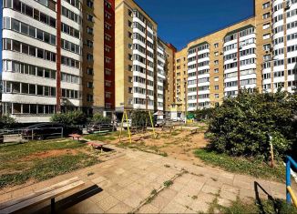 Продается 2-ком. квартира, 60.4 м2, Киров, улица Маклина, 36, Ленинский район