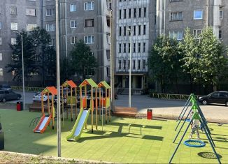 Продается 2-ком. квартира, 57 м2, Мурманск, улица Георгия Седова, 12, Октябрьский округ