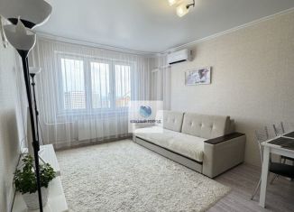 Продаю 1-ком. квартиру, 38 м2, Новороссийск, улица Котанова, 1к1