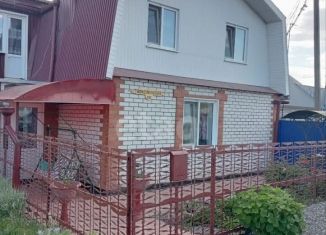 Продается трехкомнатная квартира, 111.9 м2, поселок Октябрьский, Комсомольская улица, 28