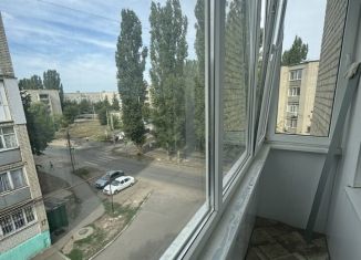 Продаю 3-ком. квартиру, 52 м2, Балашов, Фестивальная улица, 15