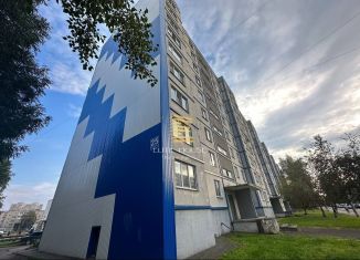 Продам трехкомнатную квартиру, 63 м2, Курган, 2-й микрорайон, 25