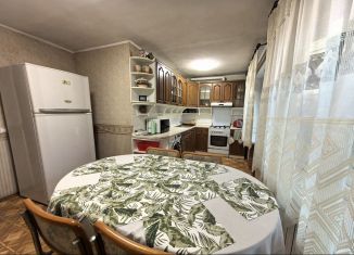 Продажа 4-ком. квартиры, 90.7 м2, Волгоград, улица Качинцев, 120