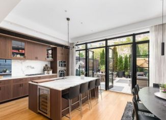 Продается 3-комнатная квартира, 97.4 м2, Тюмень, ЖК Скандиа Квартал у Озера, Стройотрядовская улица, 6