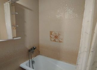 Сдам 1-ком. квартиру, 36 м2, поселок городского типа Стройкерамика, улица Николая Симонова, 1