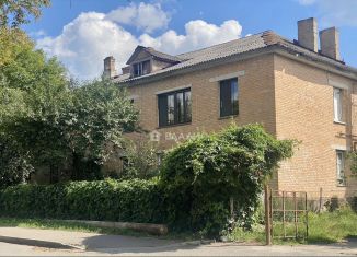 Продам 2-комнатную квартиру, 47 м2, Калуга, улица Пухова, 30