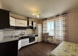 Сдам четырехкомнатную квартиру, 120 м2, Тольятти, улица Голосова, 32