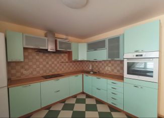 Сдается в аренду трехкомнатная квартира, 72 м2, Уфа, проспект Октября, 50/1