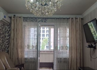 Сдаю 2-ком. квартиру, 46 м2, Грозный, улица Дьякова, 19, 4-й микрорайон