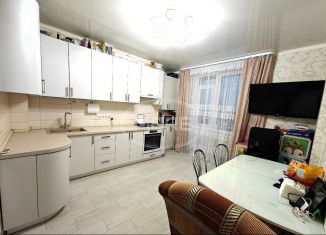 Продам 2-ком. квартиру, 76.6 м2, Калининград, улица Маршала Баграмяна, 36