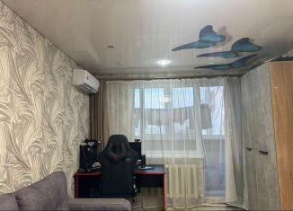 Продам 2-ком. квартиру, 50.5 м2, Октябрьский, проспект Ленина, 79