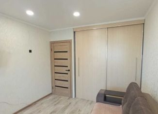 Продаю 2-ком. квартиру, 44 м2, Старый Оскол, микрорайон Жукова, 4