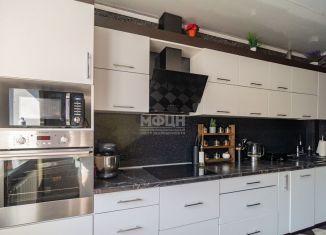 Продаю 2-комнатную квартиру, 70.5 м2, Карелия, улица Калинина, 61