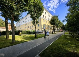 Продаю 3-ком. квартиру, 75 м2, Смоленск, улица Октябрьской Революции, 7