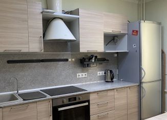 Сдам 1-ком. квартиру, 38.8 м2, Мурино, Привокзальная площадь, 5Ак4