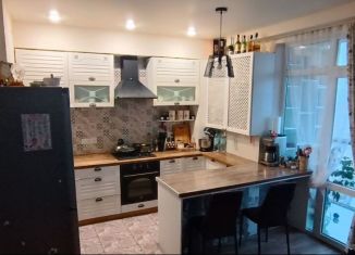 Продаю 3-комнатную квартиру, 85 м2, Крым, Парковая улица, 2к1