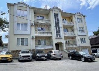 Продажа 3-ком. квартиры, 98 м2, Геленджик, Севастопольская улица, 11