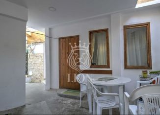 Продажа 2-комнатной квартиры, 57 м2, Алушта, улица Пуцатова, 10