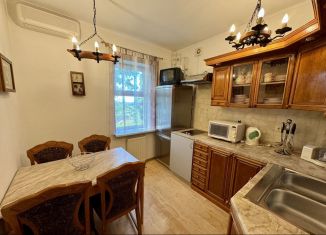 Продам 1-ком. квартиру, 42.2 м2, поселок городского типа Массандра, Туристская улица, 7