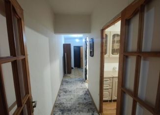 Сдам в аренду двухкомнатную квартиру, 54 м2, Грозный, бульвар Султана Дудаева, 18, 7-й микрорайон