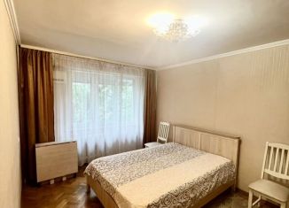 Сдается 3-ком. квартира, 54 м2, Сочи, улица Роз, 82, микрорайон Центральный