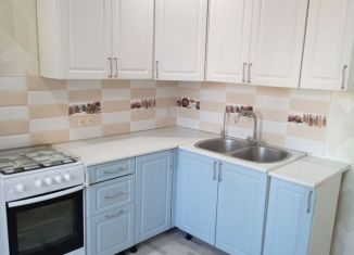 Сдаю двухкомнатную квартиру, 50 м2, Салават, улица Губкина, 26