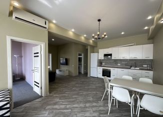 Сдам в аренду трехкомнатную квартиру, 97 м2, Сочи, Клубничная улица, 1/19