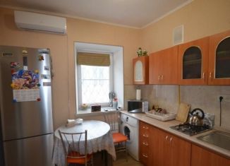 Продам 2-ком. квартиру, 36 м2, Евпатория, улица Иванова, 11