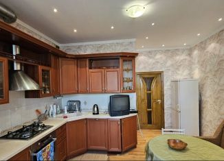 Продаю трехкомнатную квартиру, 125 м2, Кострома, улица Войкова, 12