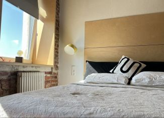 Сдаю 2-ком. квартиру, 60 м2, Санкт-Петербург, Верейская улица, 47