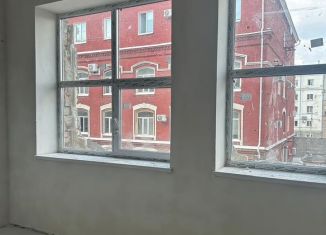 Сдаю в аренду производство, 100 м2, Казань, улица Братьев Петряевых, 5к4