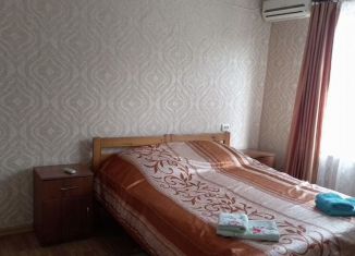 Сдаю 2-ком. квартиру, 32 м2, Феодосия, улица Листовничей, 40