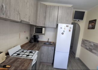 Сдается в аренду двухкомнатная квартира, 65 м2, Тверь, улица Склизкова, 116