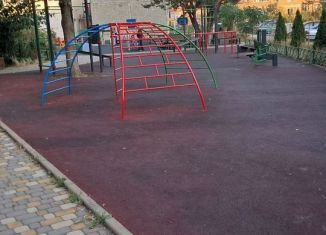 Четырехкомнатная квартира на продажу, 83 м2, Апшеронск, улица Ленина, 4