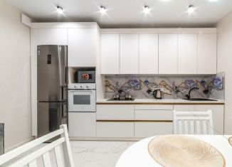 Сдам 2-ком. квартиру, 55 м2, Краснодар, Российская улица, 267/3к1, Музыкальный микрорайон