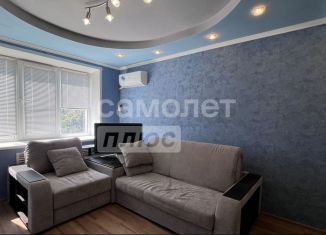 Продам 3-ком. квартиру, 61 м2, Курчатов, Коммунистический проспект, 11