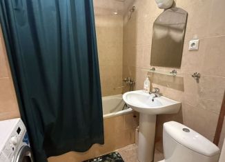 Сдаю 1-комнатную квартиру, 32 м2, Сочи, улица Воровского, 49