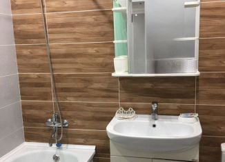 Сдам в аренду 2-ком. квартиру, 60.3 м2, Бурятия, улица Алдара Цыденжапова, 4