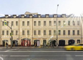 Продам торговую площадь, 12.4 м2, Москва, Новослободская улица, 19с1, метро Достоевская