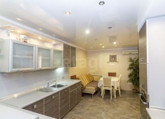 Продается трехкомнатная квартира, 99.7 м2, Тюмень, Калининский округ, улица Демьяна Бедного, 83к1