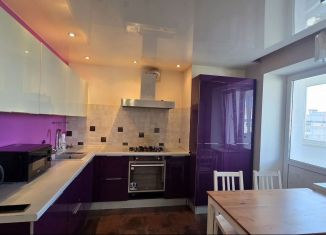 Сдаю в аренду двухкомнатную квартиру, 60 м2, Смоленск, улица Матросова, 12