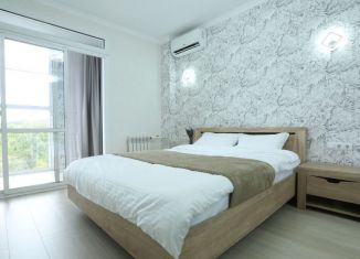 Сдаю однокомнатную квартиру, 40 м2, Сочи, улица Роз, 36