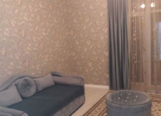 Сдаю в аренду 2-ком. квартиру, 80 м2, Махачкала, улица Буйнакского, 3