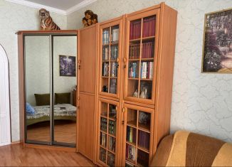 Продается 3-ком. квартира, 74 м2, Евпатория, улица Революции, 64