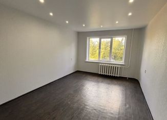 Продаю 2-ком. квартиру, 51 м2, Кирово-Чепецк, улица Победы, 11