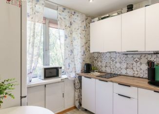 Продажа двухкомнатной квартиры, 50 м2, Тюмень, Центральный округ, улица Мельникайте, 50