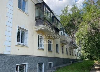 Продаю 1-ком. квартиру, 30 м2, Магнитогорск, улица Клары Цеткин, 4