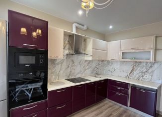 Сдается 2-ком. квартира, 110 м2, Астрахань, улица Максима Горького, 57к1