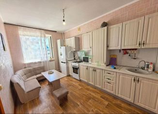 Продаю 2-ком. квартиру, 63.4 м2, Ейск, Красная улица, 59/2